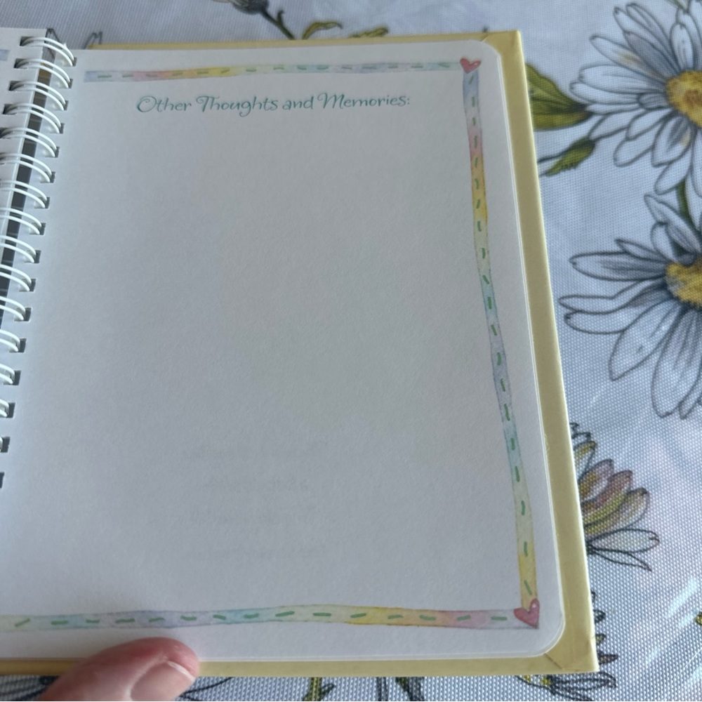 Hallmark Before baby arrives a mother‘s pregnancy journal book. A memory book - Picture 4 of 15